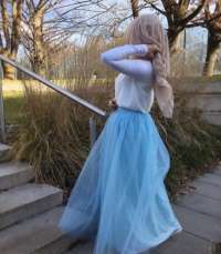 Alev-alev esmer kadın Neriman