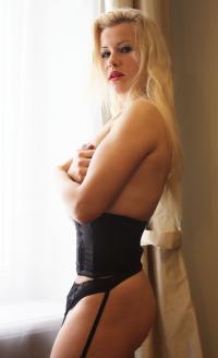 Alev-alev ön sevişme yapan bayan Bengisu