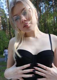 Ateşi yüksek yabancı bayan Anna