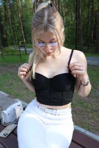 Ateşi yüksek yabancı bayan Anna