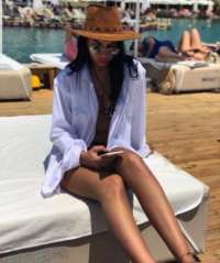 Ateşli esmer kız Hanim