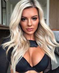 Ateşli genç bayan Banu