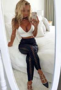 Ateşli öpüşmeyi seven kadın Nezaket