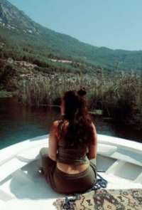 Baştan çıkaran eve gelen eskort Munise