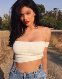 Cazibeli buğday tenli kız Pembe