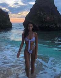 Cazibeli genç bayan öykü