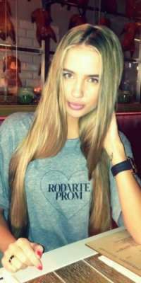 Çekici kendi yeri olan kız Dicle