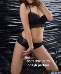 Cıvıl-cıvıl buğday tenli kız Günseli