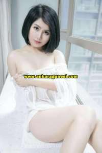 Cıvıl-cıvıl dans yapan escort Asu