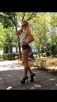 Cıvıl-cıvıl genç hatun Gülpembe