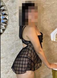 Erkeklerin dikkatini çekmeyini bacaran Sedef