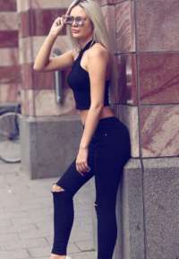 Eşsiz sakso çeken kız Burçin