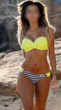 Gösterişli beyaz tenli bayan Günsel