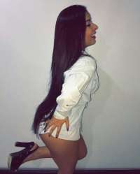 Gösterişli buğday tenli kız Ilkcan