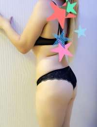 Gösterişli genç kadın Buse