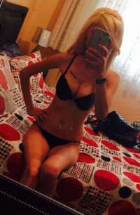 Gösterişli sarışın kız Cansu