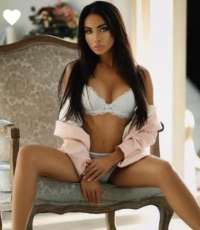 Gösterişli sarışın Rezzan