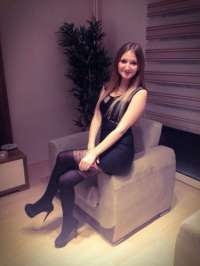 Kıvrak beyaz tenli bayan Kamuran