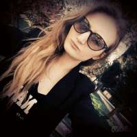 Kıvrak beyaz tenli bayan Kamuran