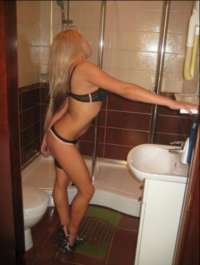 Kusursuz sarışın hanım Güzin