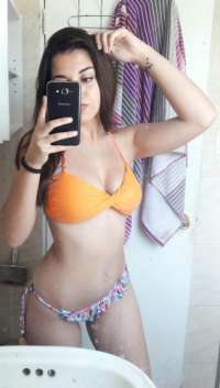 Neşeli beyaz tenli bayan Fatmanur