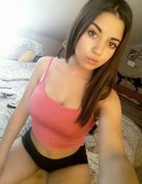 Neşeli beyaz tenli bayan Fatmanur