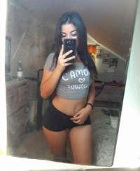 Neşeli beyaz tenli bayan Fatmanur