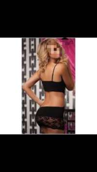 Neşeli esmer eskort Ferhunde