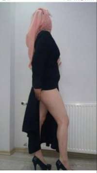 Neşeli evinde buluşan bayan Nevcan