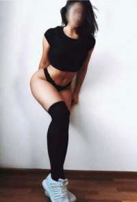 Samimi dans yapan kadın Nazife