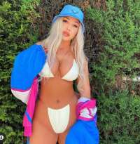 Seçkin dansöz kadın Deste