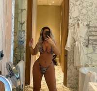 Seçkin dansöz kadın Deste