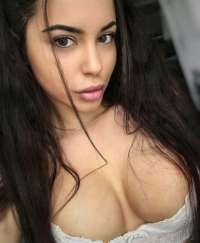 Seçkin dansöz kız Birsen