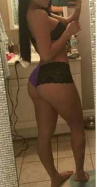 Seçkin eve gelen bayan Münevver