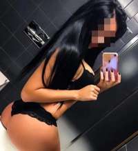 Seksapel kendi yeri olan hatun Berfin