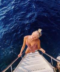 Seksi kendi yeri olan hanım Elvan