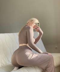 Sıcak gülümsemeleri ile sizleri bekleyen Beren