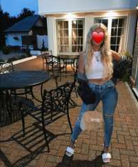 Şımarık kendi yeri olan bayan Akgün