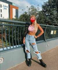 Şımarık kendi yeri olan bayan Akgün