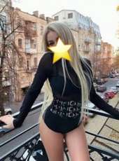 Alev-alev buğday tenli Bengisu