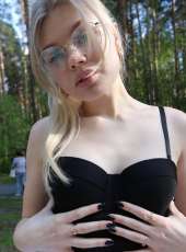 Ateşi yüksek yabancı bayan Anna