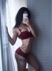 Beyaz renk ciltli Seksapel Bengül