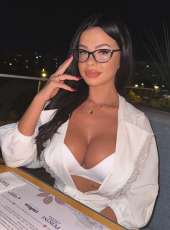 Beyefendilere çekici bir partner Rojda