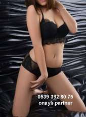 Cıvıl-cıvıl buğday tenli kız Günseli