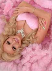 Cıvıl-cıvıl genç hatun Gülpembe