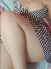 Erkeklerin dikkatini çekmeyini bacaran Sedef