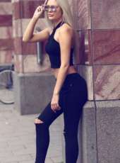 Eşsiz sakso çeken kız Burçin