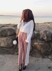 Etkileyici kendi yeri olan kız Dilruba