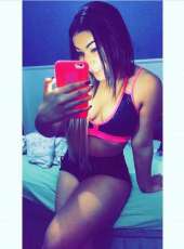 Gösterişli buğday tenli kız Ilkcan