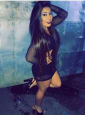 Gösterişli buğday tenli kız Ilkcan